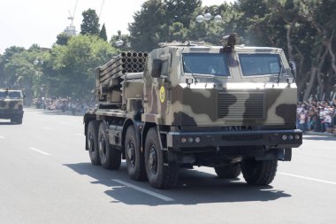 Bakü, Azerbaycan - 26 Haziran 2018 - askeri geçit töreni, Bakü, Azerbaycan Ordusu gün. Azerbaycan silahlı kuvvetlerinin 100 yaşını kutluyor
