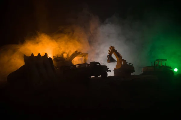 Baustelle Auf Einer Stadtstraße Ein Gelber Bagger Parkte Der Nacht — Stockfoto