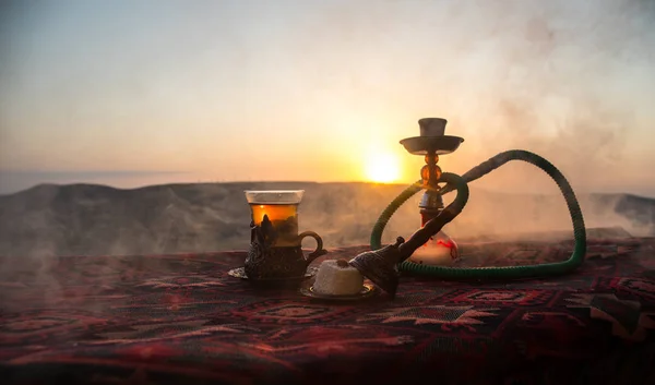 Vodní Dýmka Žhavé Uhlíky Shisha Mísy Takže Oblaka Páry Poušť — Stock fotografie