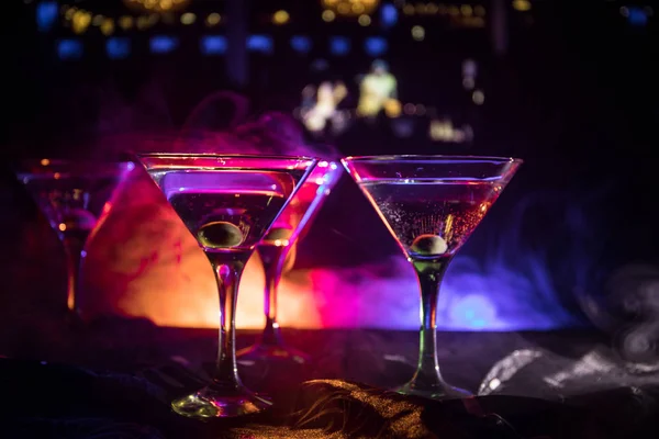 Flera Glas Berömda Cocktail Martini Sköt Bar Med Mörk Tonad — Stockfoto