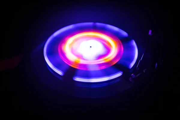 Music Concept Freezelight Glowing Vinyl Dark Background Turntable Playing Vinyl — Stock Photo, Image