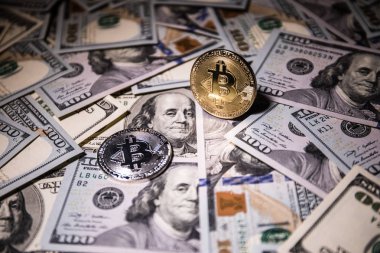 Bitcoin (sanal para) sikke üzerinde bize dolar kadar seçici odak kapatın. Dijital para ve Bitcoin kavramı.