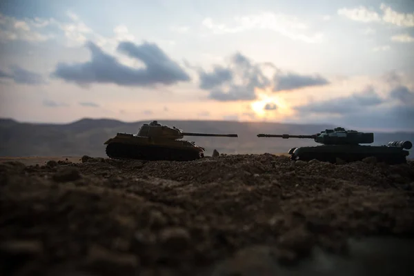 Conceito Guerra Silhuetas Militares Lutando Cena Fundo Céu Nevoeiro Guerra — Fotografia de Stock