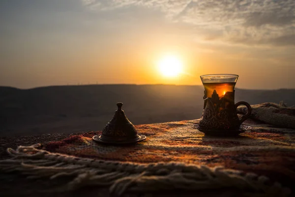 Schwarztee Glas Auf Einem Östlichen Teppich Eastern Tea Konzept Armudu — Stockfoto