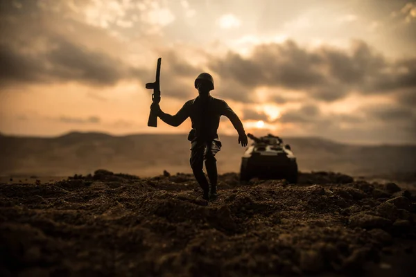 Concepto Guerra Siluetas Militares Que Luchan Escena Fondo Del Cielo — Foto de Stock