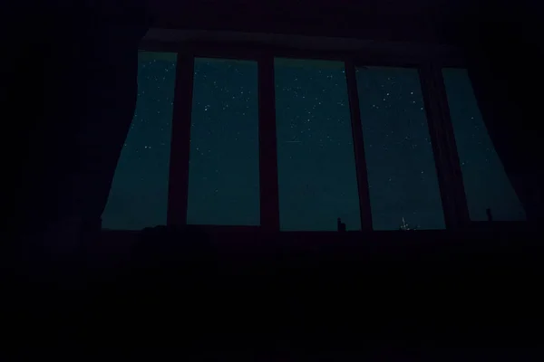 Gece Gökyüzünde Yıldızlar Ile Görünüm Penceresi — Stok fotoğraf