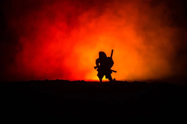 Combattente Con Una Sagoma Spada Ninja Cielo Samurai Cima Alla — Foto Stock