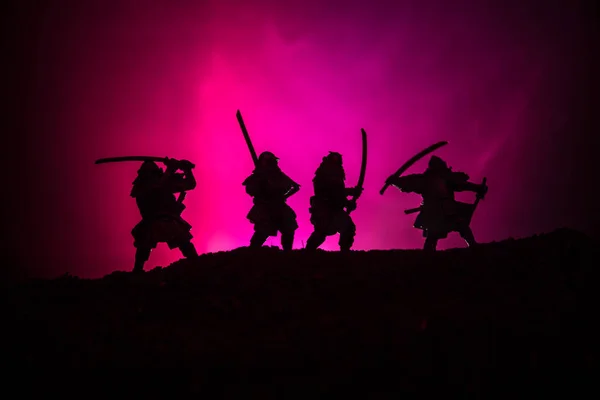 Silhueta Samurais Com Espadas Imagem Com Quatro Samurais Céu Pôr — Fotografia de Stock