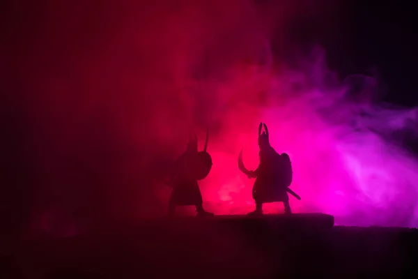 Silhouette Deux Guerriers Médiévaux Duel Photo Avec Deux Combattants Avec — Photo