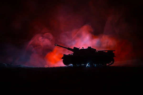 Conceito Guerra Silhuetas Militares Cena Luta Fundo Céu Nevoeiro Guerra — Fotografia de Stock