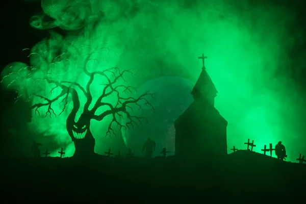 Vista Aterradora Zombies Cementerio Árbol Muerto Luna Iglesia Cielo Nublado —  Fotos de Stock