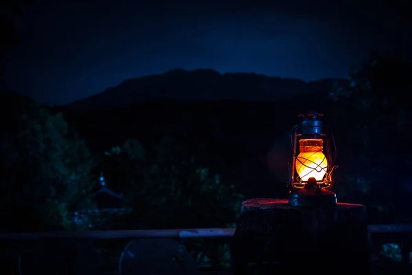 할로윈 개념입니다 숲에서 램프를 레코딩 장면의 풍경입니다 선택적 — 스톡 사진