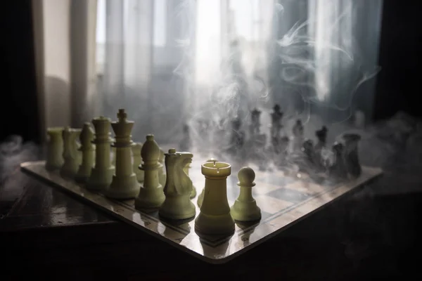 Satranç Oyununu Kavramı Fikirleri Rekabet Strateji Fikirler Satranç Figürleri Pencere — Stok fotoğraf