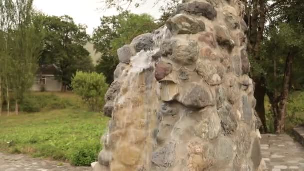 Cascada Agua Dulce Pura Bosque Las Montañas Slider Tiro — Vídeo de stock