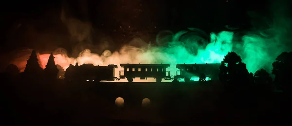 Поїзд Рухається Тумані Стародавній Паровоз Вночі Нічний Потяг Рухається Залізницею — стокове фото