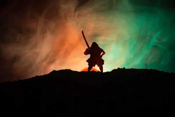 Savaşçı Bir Kılıç Siluet Bir Gökyüzü Ninja Ile Samuray Koyu — Stok fotoğraf