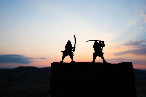 Silhouette Zweier Samurais Duell Bild Mit Zwei Samurais Und Sonnenuntergang — Stockfoto