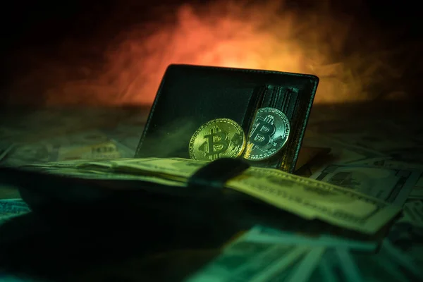 Bitcoins Ouro Prata Monte Dólares Carteira Couro Bitcoin Com Dólar — Fotografia de Stock