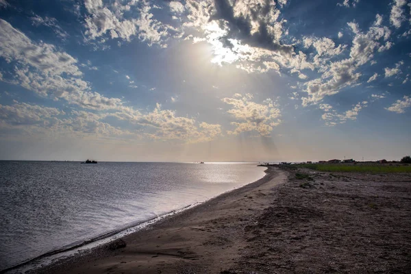 Prachtig Uitzicht Het Landschap Van Heldere Zee Met Bewolkte Hemel — Stockfoto