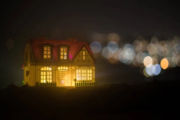 Kicsit Díszítő House Szép Ünnepi Csendélet Aranyos Kis Ház Éjszakai — Stock Fotó