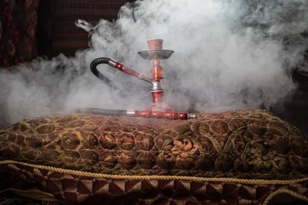 Hookah Carbones Calientes Tazón Shisha Haciendo Nubes Vapor Interior Arabia —  Fotos de Stock