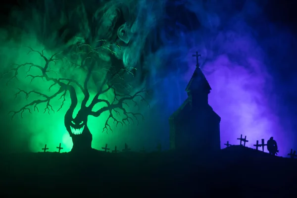 Τρομακτικό Άποψη Των Ζόμπι Στο Νεκροταφείο Νεκρό Δέντρο Φεγγάρι Εκκλησία — Φωτογραφία Αρχείου