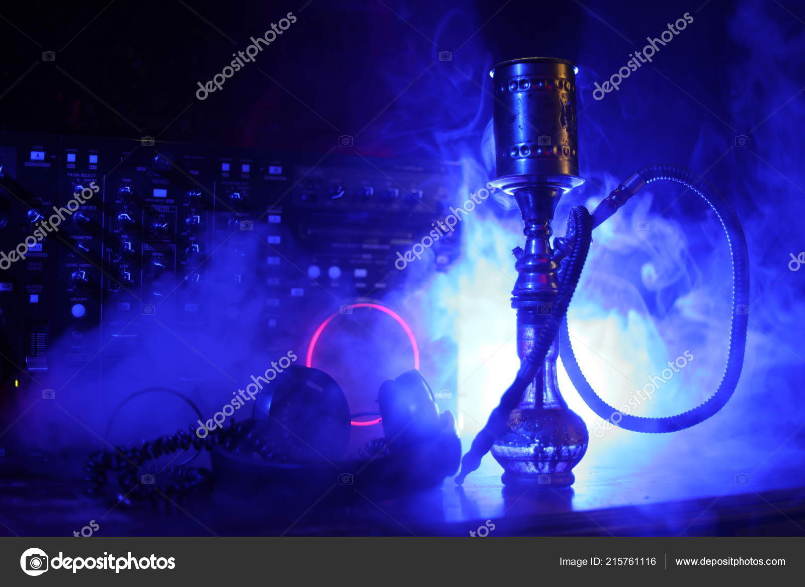 Stockfotos Shisha Rauchen Bilder Stockfotografie Shisha Rauchen Lizenzfreie Fotos Depositphotos