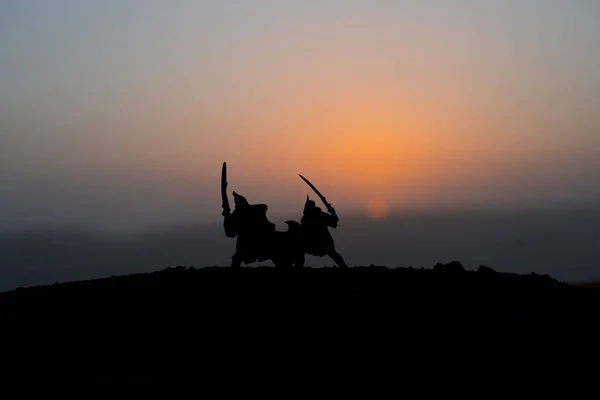 Ortaçağ Savaş Sahnesi Günbatımı Üzerinde Siluetleri Savaşçılar Günbatımı Arka Plan — Stok fotoğraf