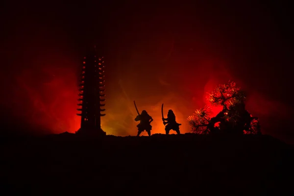 Samurajský Bojový Koncept Silueta Samuraje Souboji Stromu Starého Chrámu Stolní — Stock fotografie