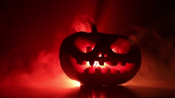 Suwak Strzał Przerażające Halloween Dynia Rzeźbione Oczy Uśmiech Płonącym Wewnątrz — Wideo stockowe