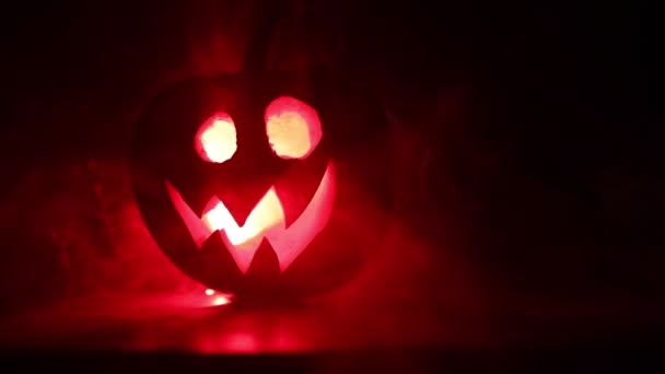 Tiro Deslizante Abóbora Assustadora Halloween Com Olhos Esculpidos Sorriso Com — Vídeo de Stock