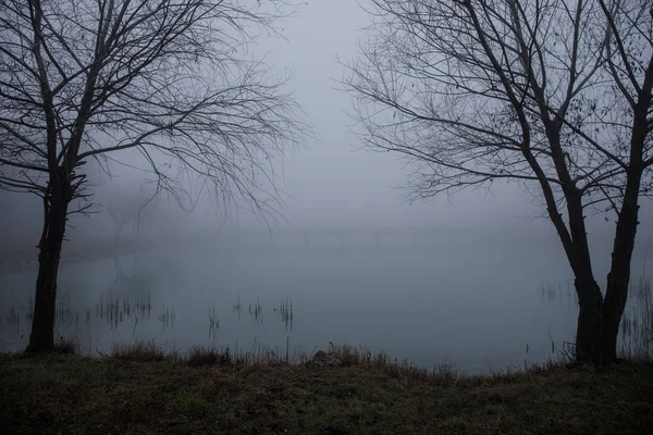 Incroyable Paysage Pont Reflètent Sur Les Eaux Surface Lac Brouillard — Photo