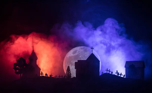 Vista Aterradora Zombies Cementerio Árbol Muerto Luna Iglesia Cielo Nublado —  Fotos de Stock