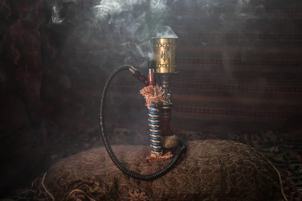 Hookah Carbones Calientes Tazón Shisha Haciendo Nubes Vapor Interior Arabia — Foto de Stock