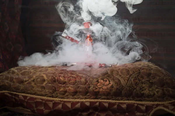 Carvão Quente Hookah Shisha Tigela Fazendo Nuvens Vapor Interior Arábia — Fotografia de Stock