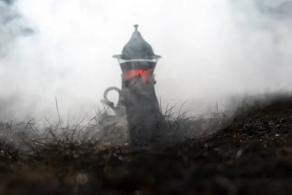 Východní Černý Čaj Sklo Venkovní Hory Pozadí Koncept Východní Čaj — Stock fotografie