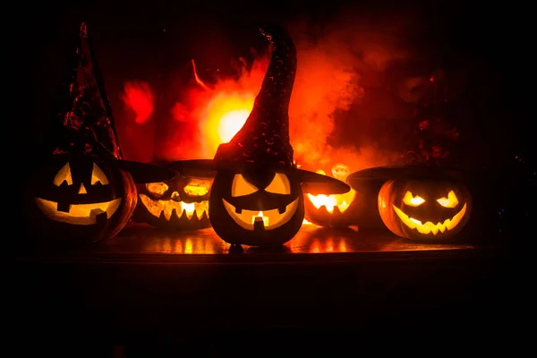 Skupina Halloween Jack Lampióny Noci Rustikální Temná Mlha Tónovaný Pozadím — Stock fotografie