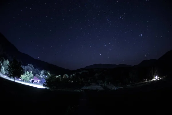 Góry Krajobraz Nocny Budynku Lesie Nocy Domu Kraju Księżyca Lub — Zdjęcie stockowe