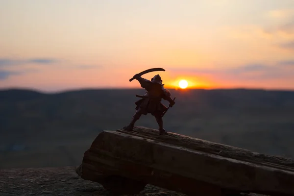 Fighter Med Svärd Siluett Sky Ninja Samurai Ovanpå Berget Med — Stockfoto