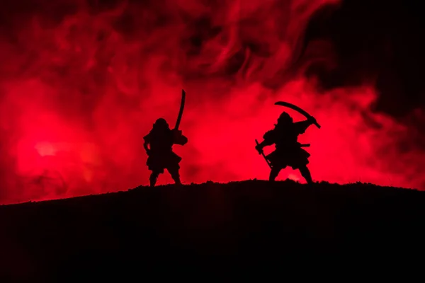 Σιλουέτα Των Δύο Samurais Μονομαχία Εικόνα Δύο Σαμουράι Και Λήξης — Φωτογραφία Αρχείου