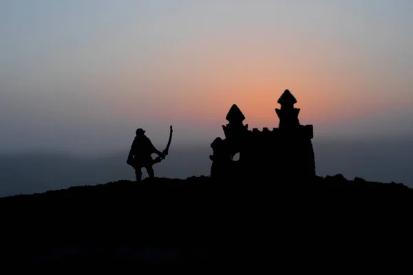 Scène Bataille Médiévale Coucher Soleil Silhouettes Guerriers Combattants Sur Fond — Photo