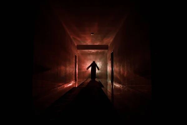 Hátborzongató Sziluettje Sötét Elhagyatott Épületben Horror Mániákus Koncepció Vagy Sötét — Stock Fotó