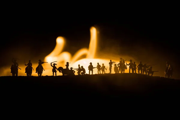 アメリカ南北戦争の概念 戦争の霧空を背景に戦闘シーンをシルエットします 攻撃シーン 選択と集中 — ストック写真