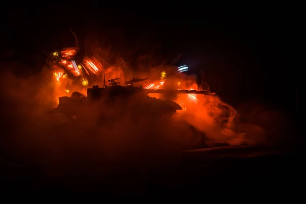 Krig Konceptet Bepansrade Tank Siluett Dimmigt Brand Himlen Natten Attack — Stockfoto