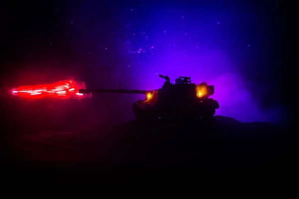 Concept Guerre Silhouette Réservoir Blindé Sous Ciel Feu Brumeux Nuit — Photo