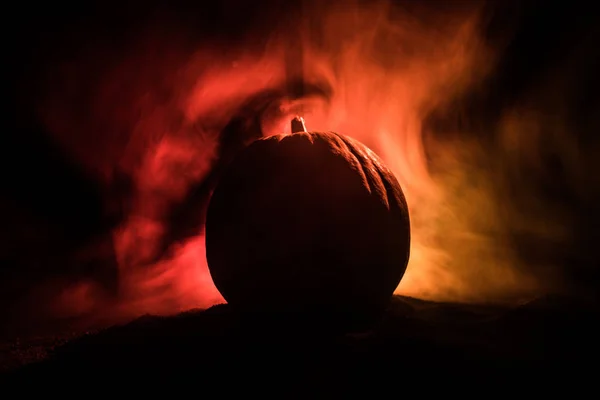 Halloween Téma Dýně Zakouřené Tmavé Pozadí Prázdné Místo Textu Selektivní — Stock fotografie