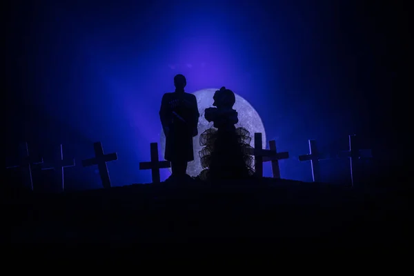Horror Halloween Koncept Skrämmande Zombie Brud Natt Kyrkogård — Stockfoto