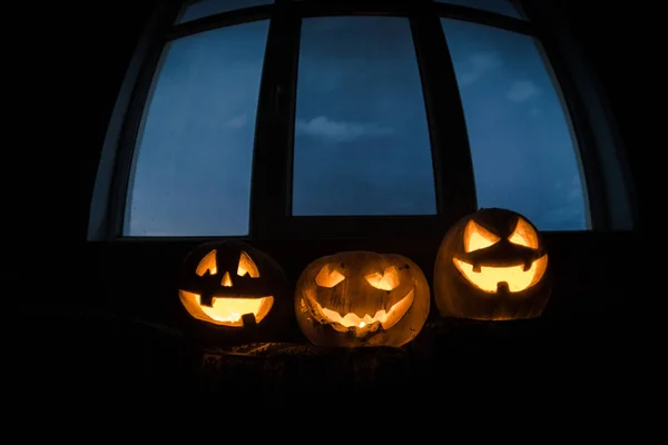 Ijesztő Halloween Tök Kék Ablak Szobában Éjszaka Éjszaka Vagy Halloween — Stock Fotó