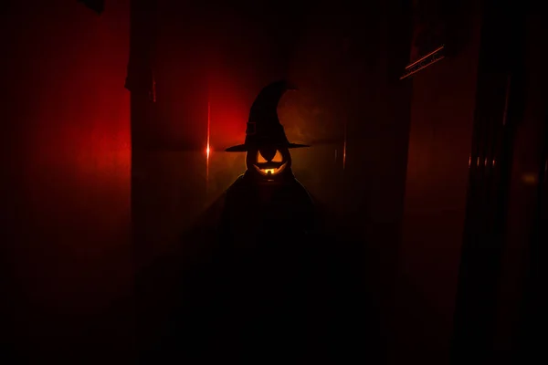 Halloween Koncepció Sötét Folyosón Sütőtök Fej Hátborzongató Sziluettje Köd Háttérben — Stock Fotó