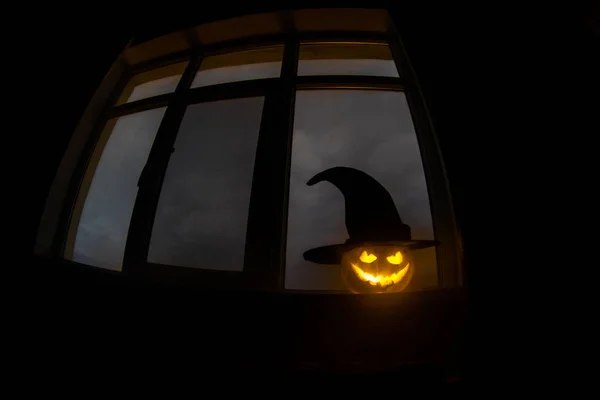 Mavi Pencere Ile Gece Gece Veya Halloween Kabak Oda Gizemli — Stok fotoğraf